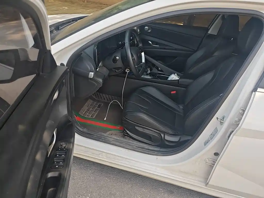 Hyundai Elantra 2023 — фото 16