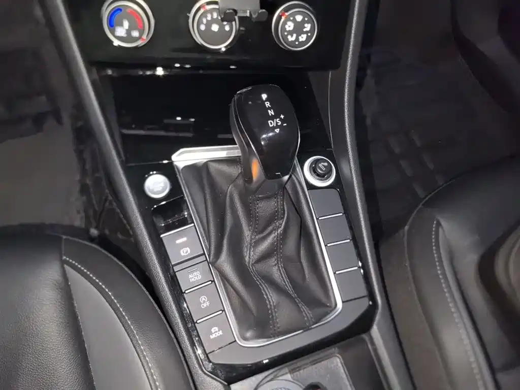 Volkswagen Sagitar 2020