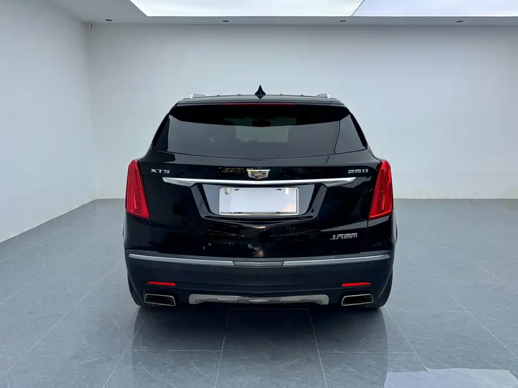 Cadillac XT5 2016 — фото 19