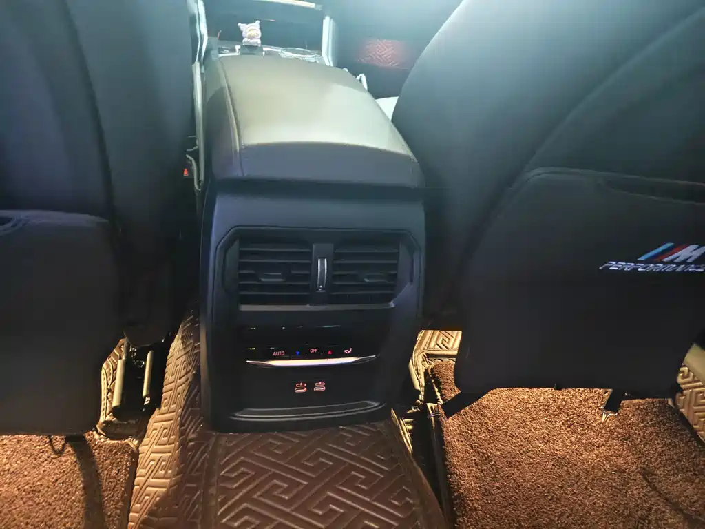 BMW 3 Series 2025 — фото 11
