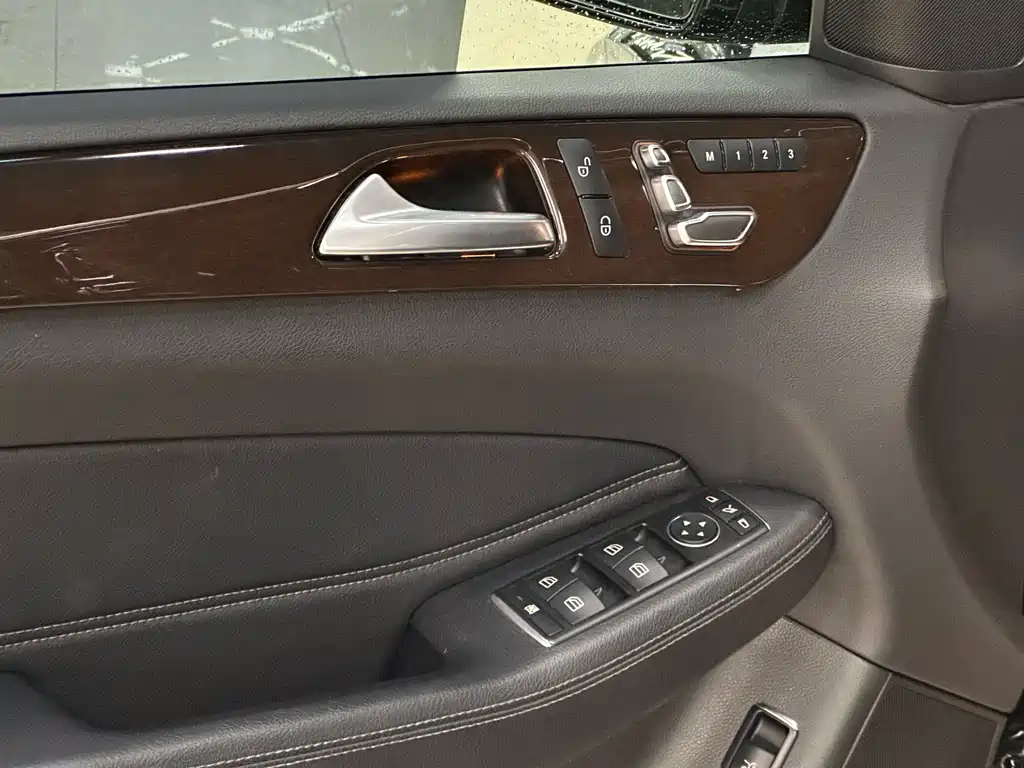 Mercedes-Benz GLS 2017 — фото 15