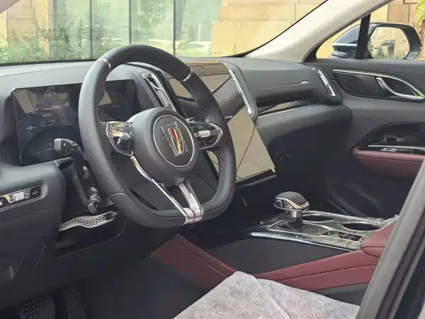 Hongqi HS3 PHEV 2025