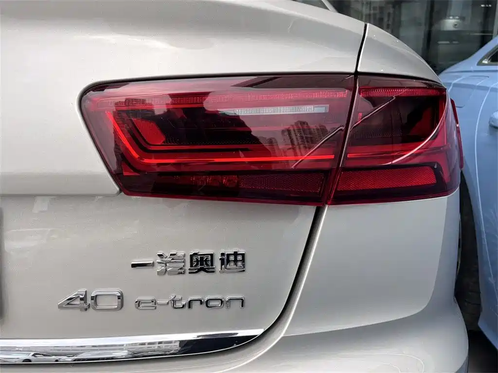 Audi A6L New Energy 2017 — фото 15