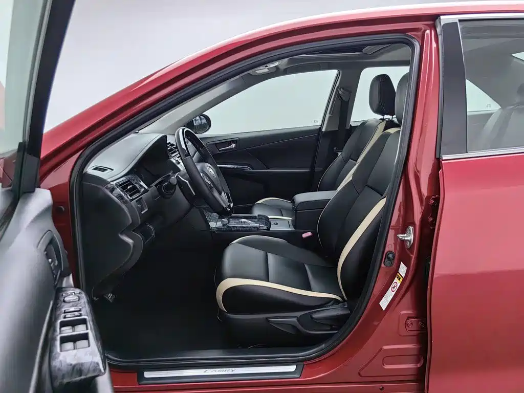 Toyota Camry 2014 — фото 10