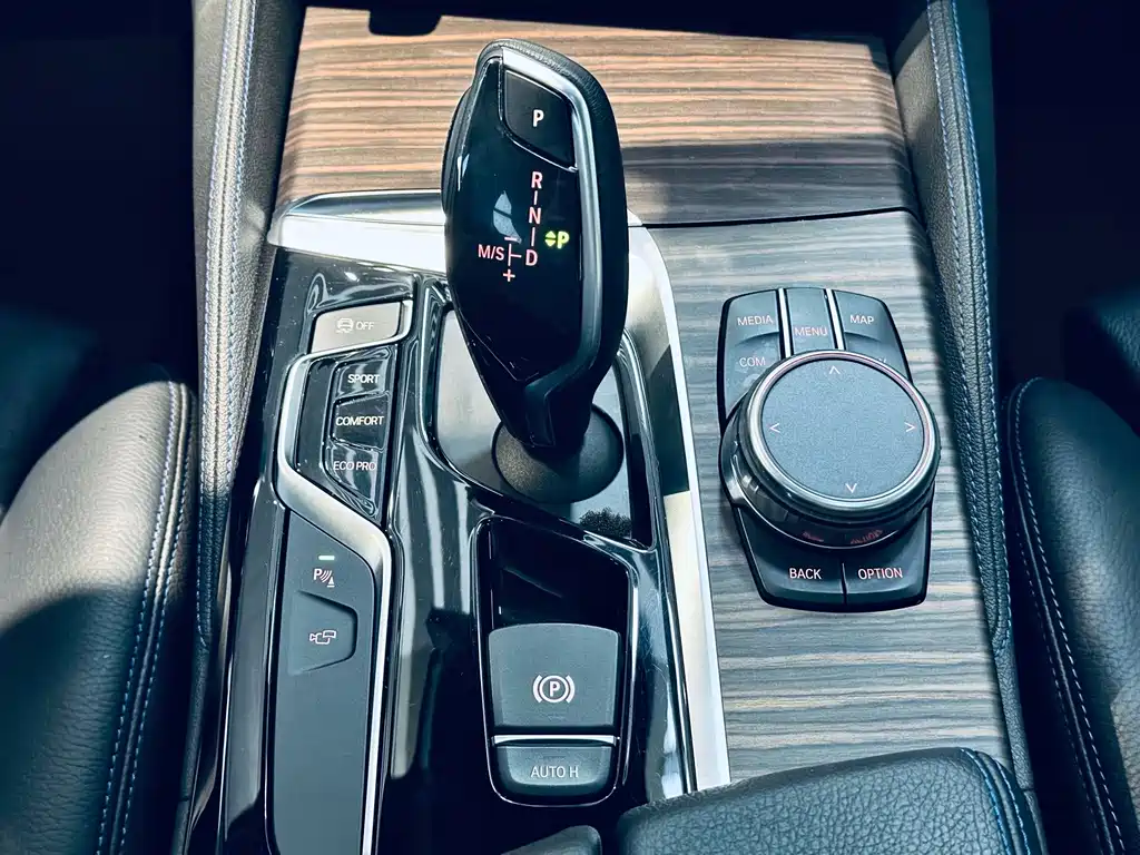 BMW 5 Series 2018 — фото 8