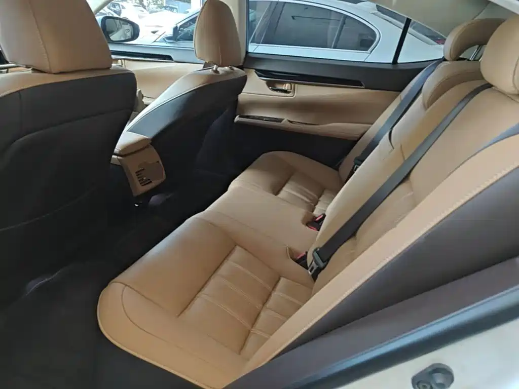 Lexus ES 2016 — фото 17
