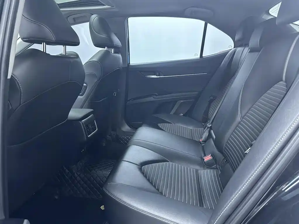 Toyota Camry 2022 — фото 13