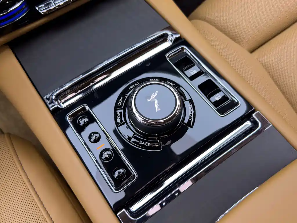 Rolls-Royce Ghost 2021 — фото 24