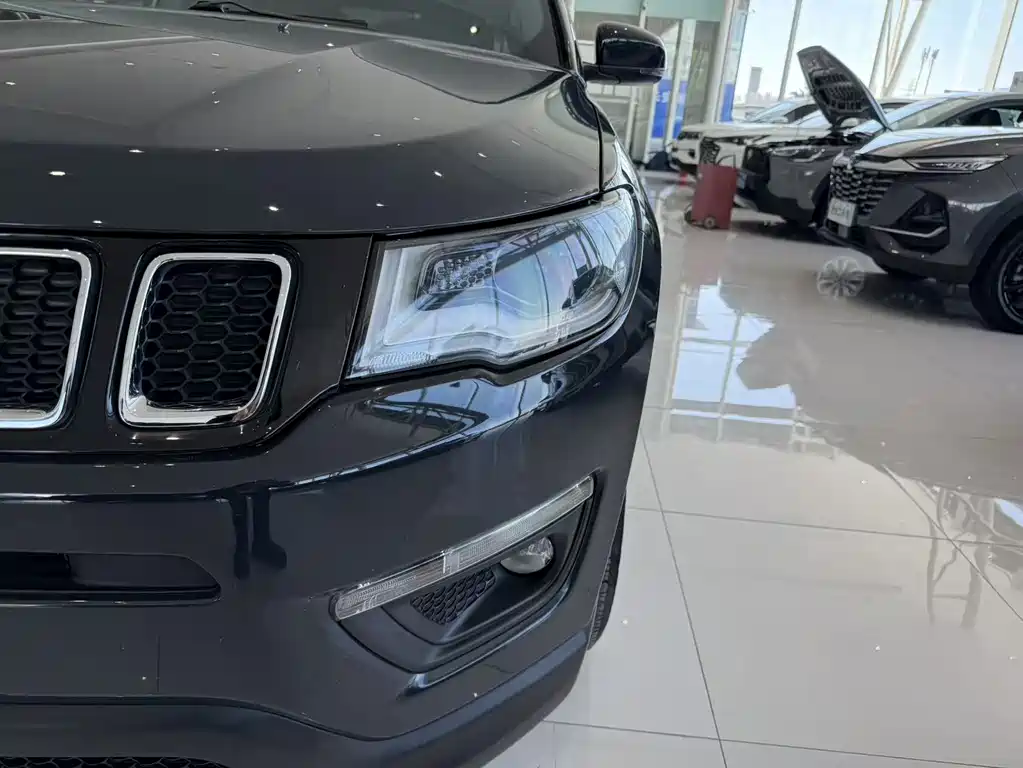 Jeep Compass 2018 — фото 4