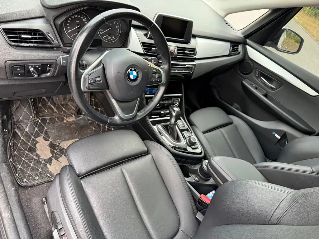 BMW 2 Series Station Wagon 2017 — фото 8