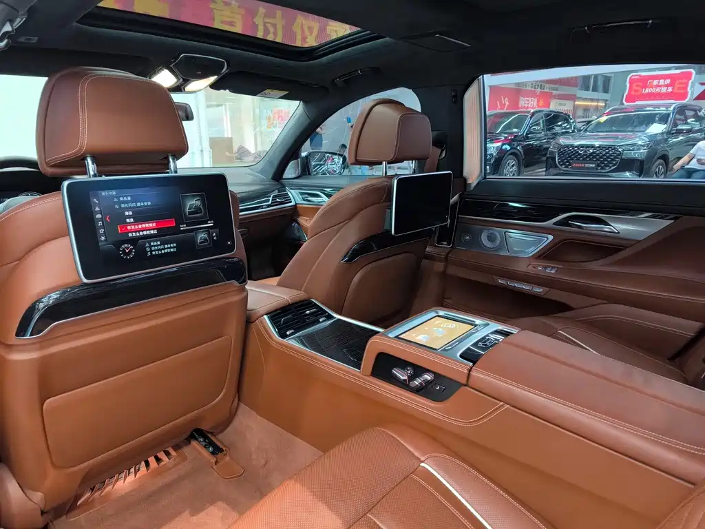 BMW 7 Series 2018 — фото 15