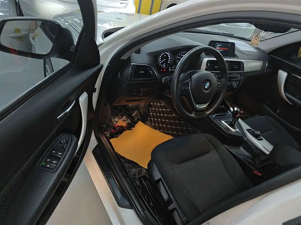 BMW 1 Series 2019 — фото 16