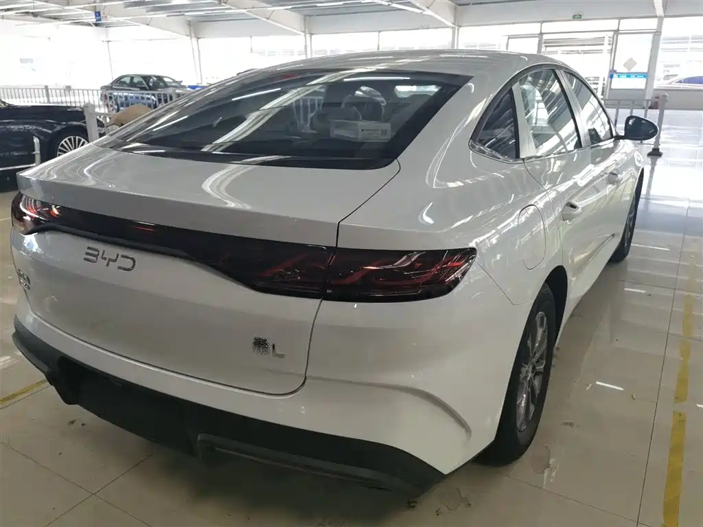 BYD Qin L 2025 — фото 7