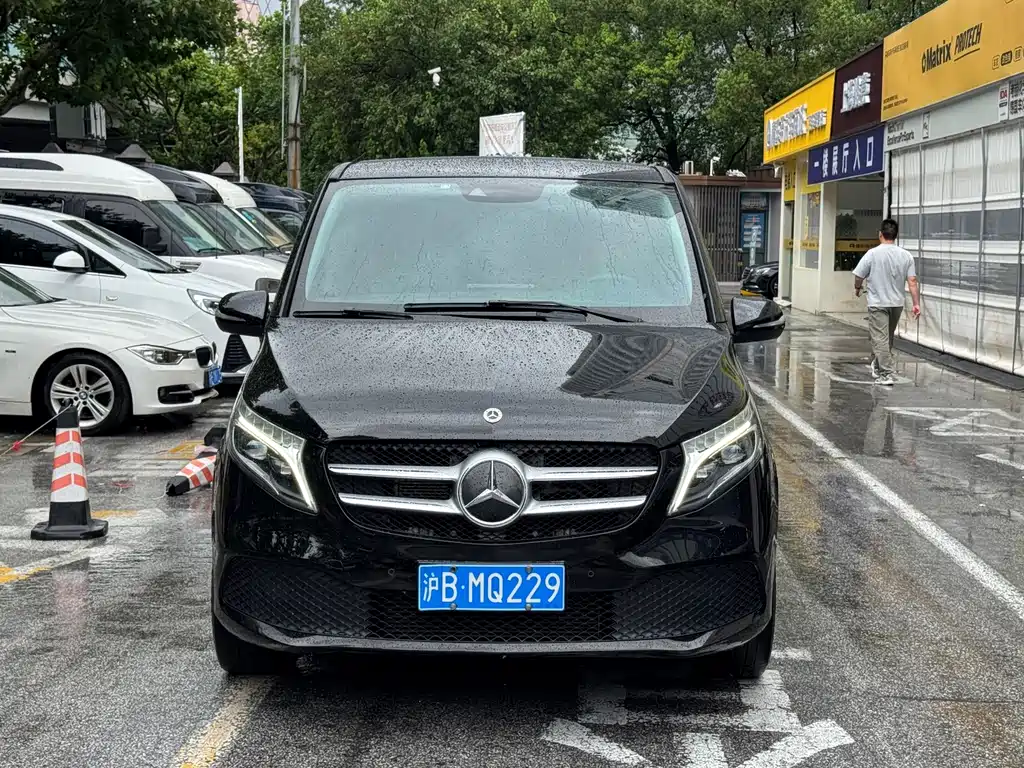 Mercedes-Benz V-Class 2022 — фото 1