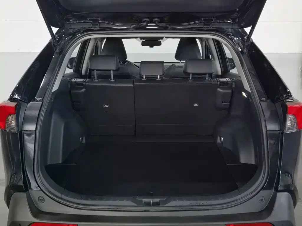Toyota RAV4 2024 — фото 16