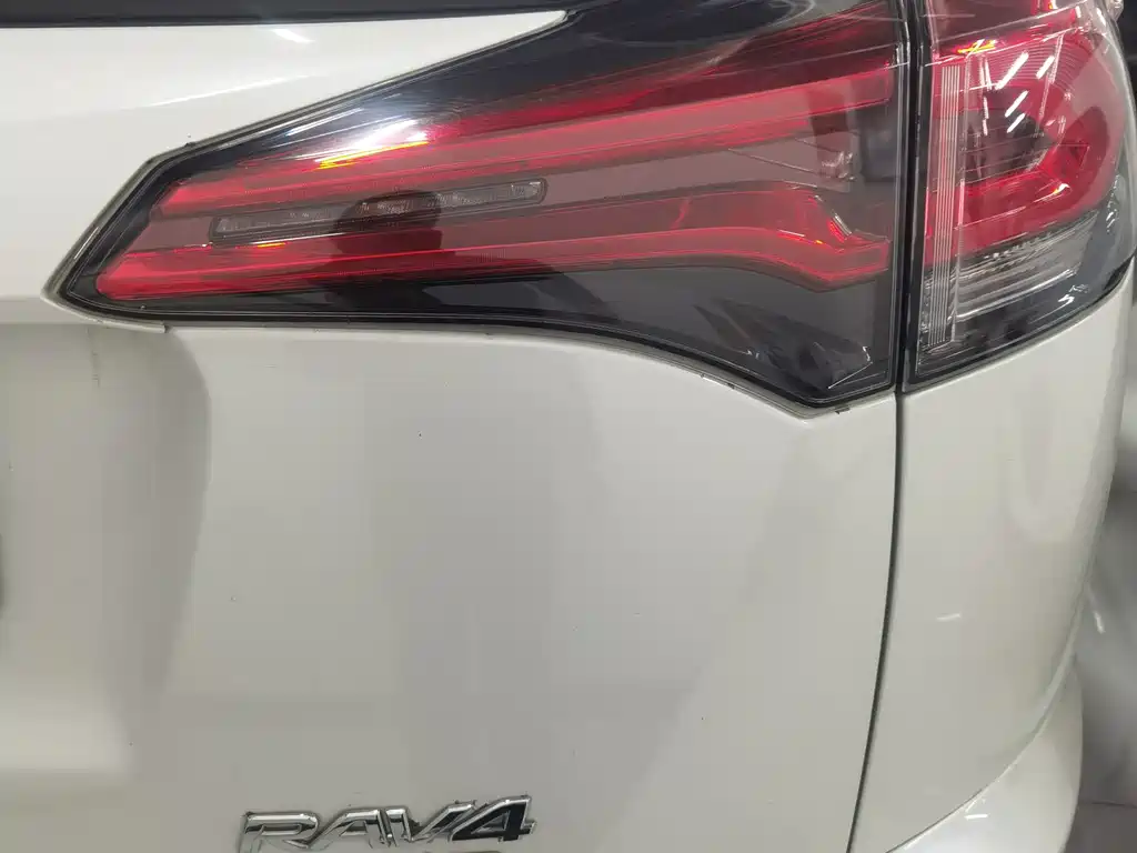 Toyota RAV4 2019 — фото 20