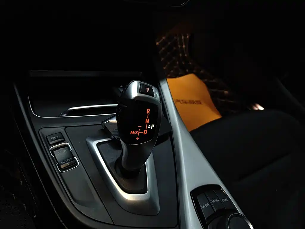 BMW 1 Series 2019 — фото 14