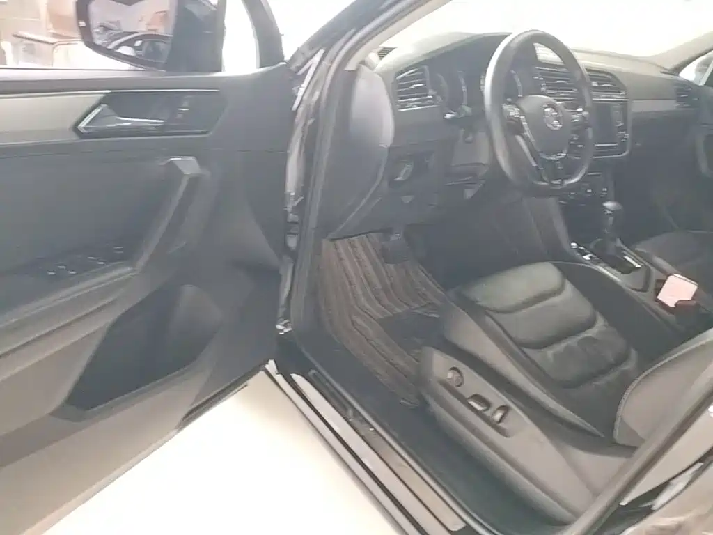 Volkswagen Tiguan L 2018 — фото 16