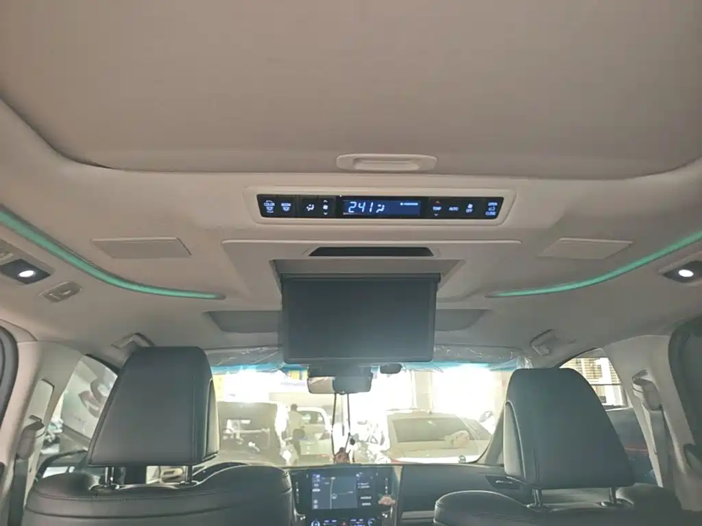 Toyota Vellfire 2022 — фото 18