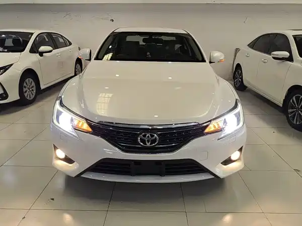 Toyota Reiz 2014