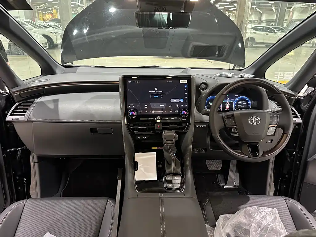 Toyota Alphard 2025 — фото 11