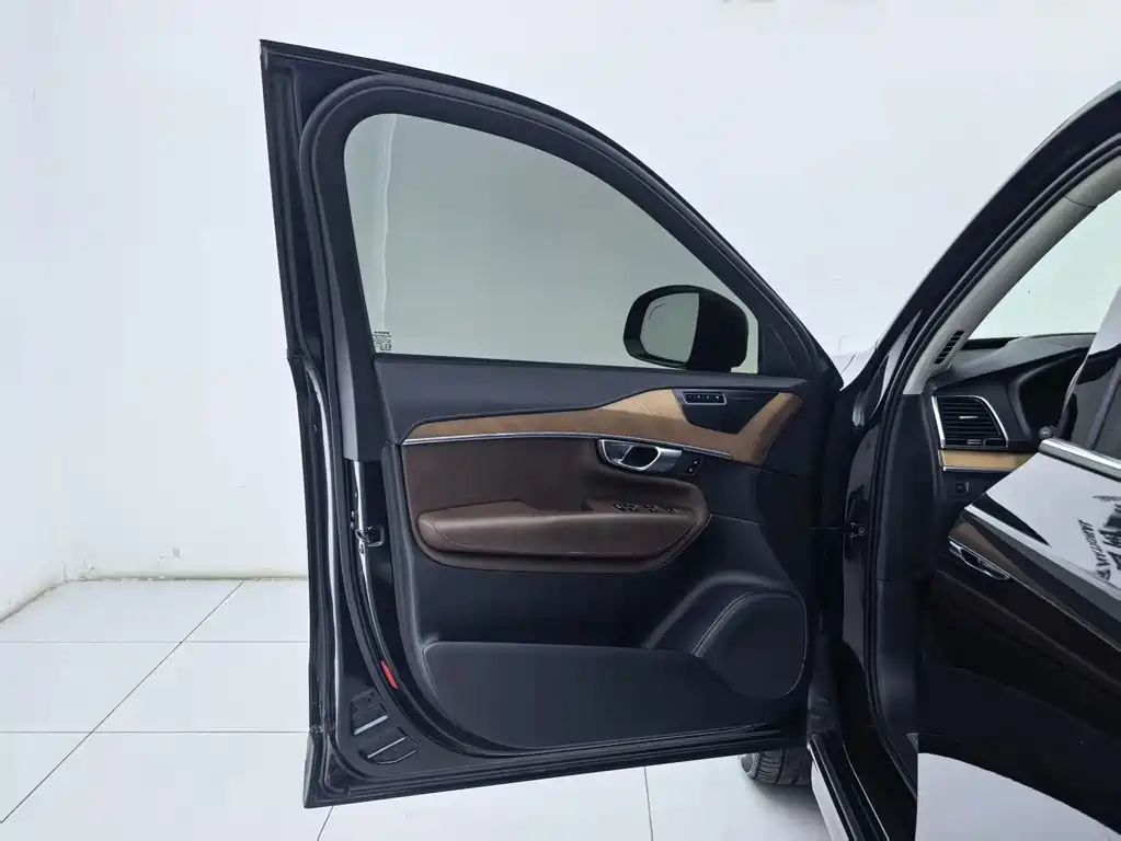 Volvo XC90 2019 — фото 27