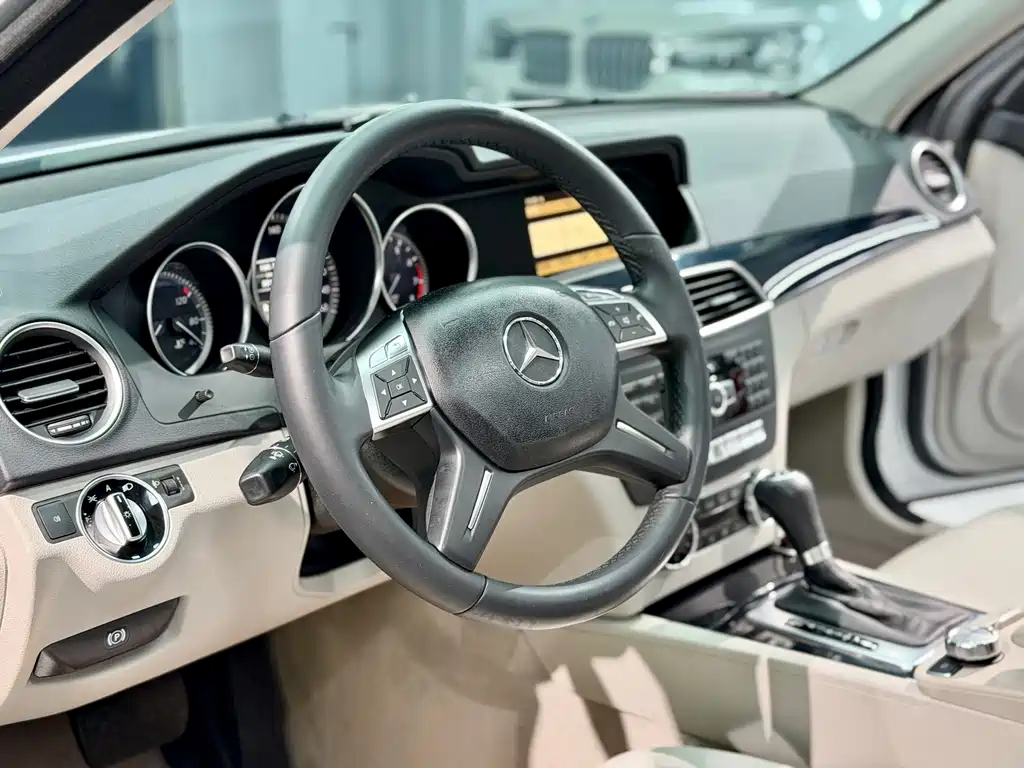 Mercedes-Benz C-Class 2011 — фото 10