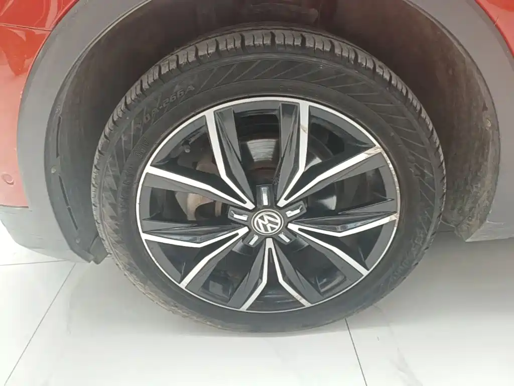 Volkswagen Tiguan L 2017 — фото 23