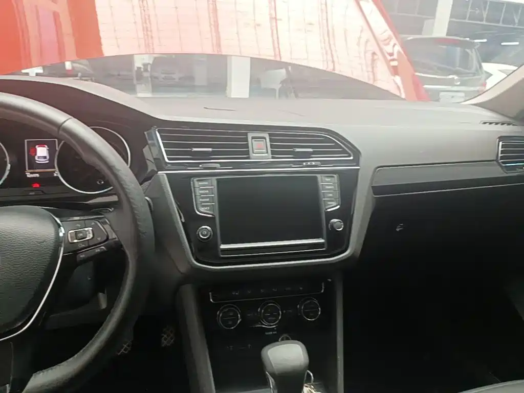Volkswagen Tiguan L 2017 — фото 13