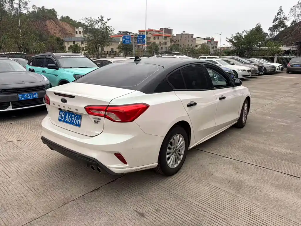 Ford Focus 2020 — фото 10