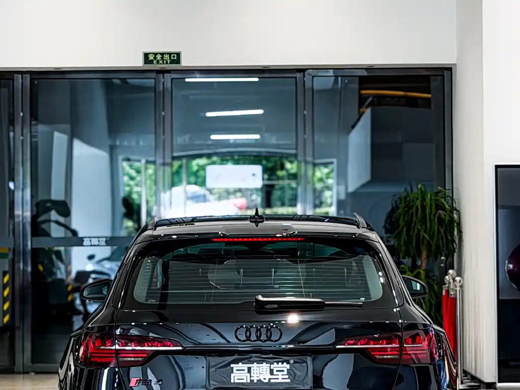 Audi RS 4 2024 — фото 23