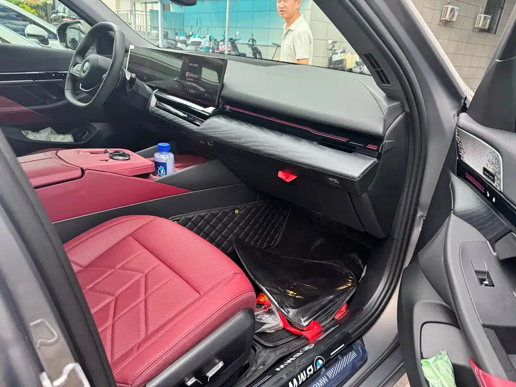 BMW 5 Series 2025 — фото 13