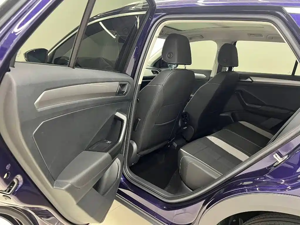 Volkswagen T-Roc 2023 — фото 10