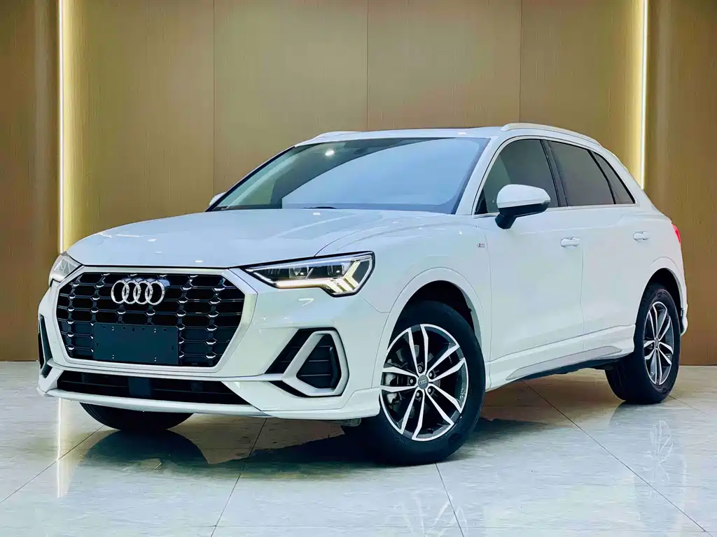 Audi Q3 2021 — фото 1