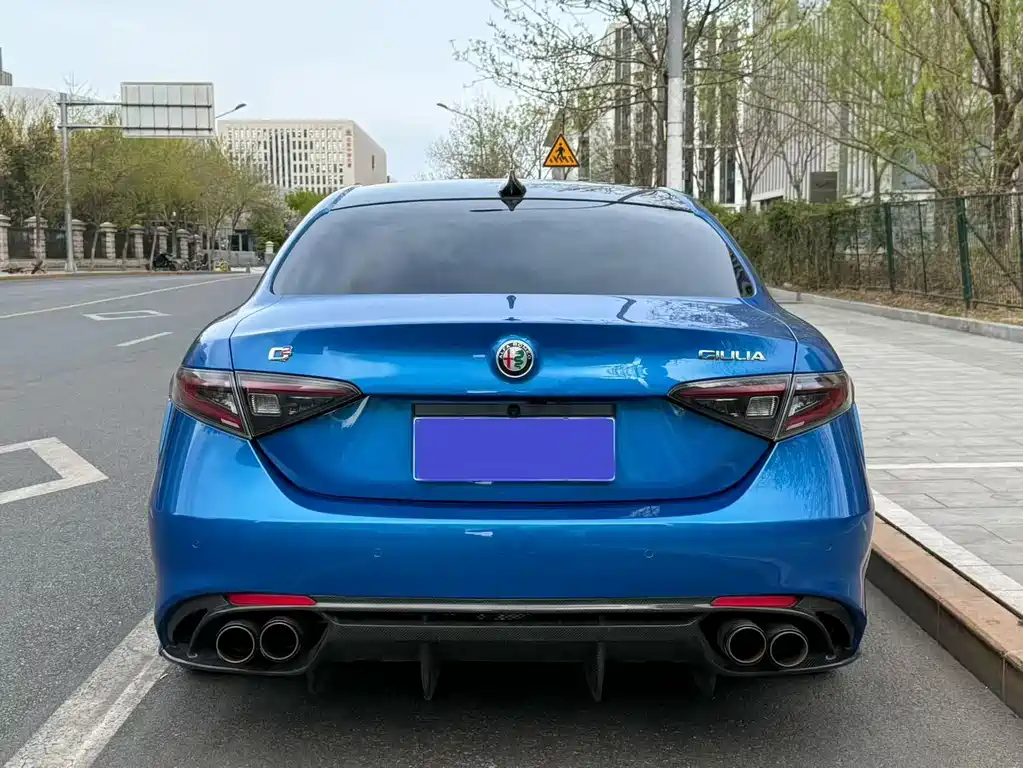 Alfa Romeo Giulia 2025 — фото 19