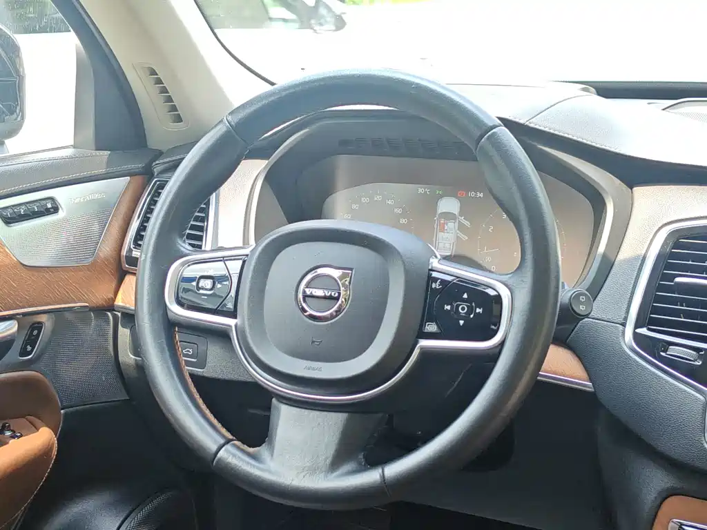 Volvo XC90 2017 — фото 14