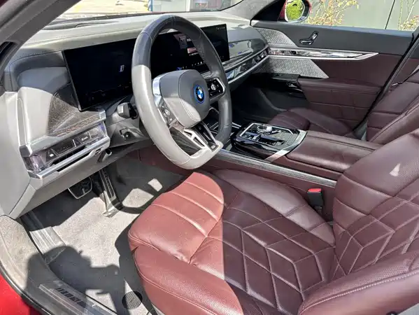 BMW i7 2023