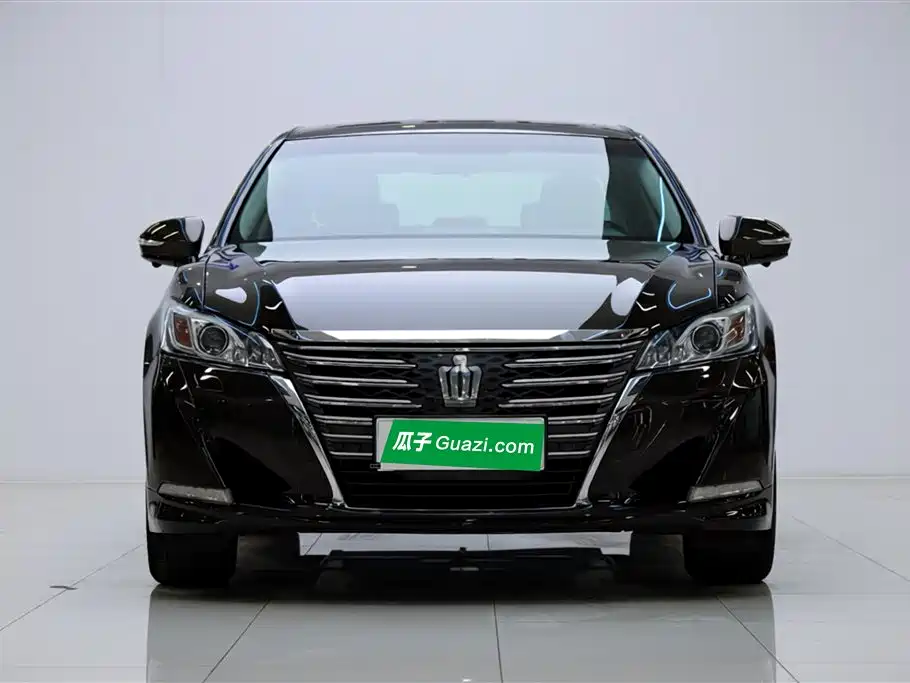 Toyota Crown 2017 — фото 21