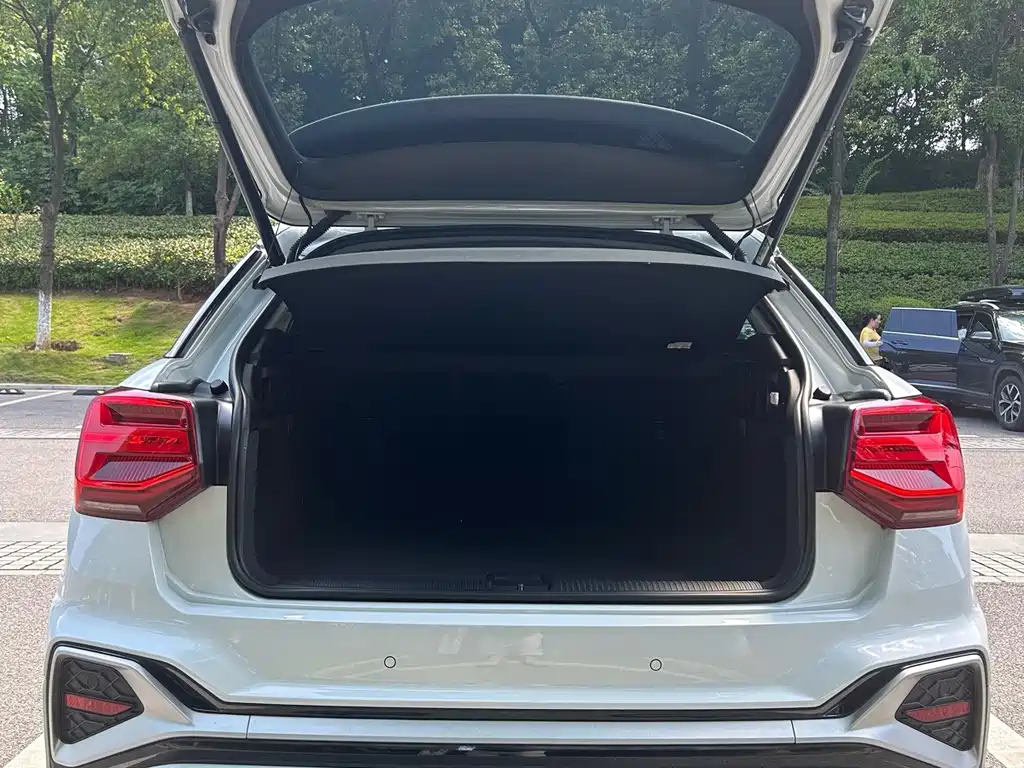 Audi Q2L 2022 — фото 10