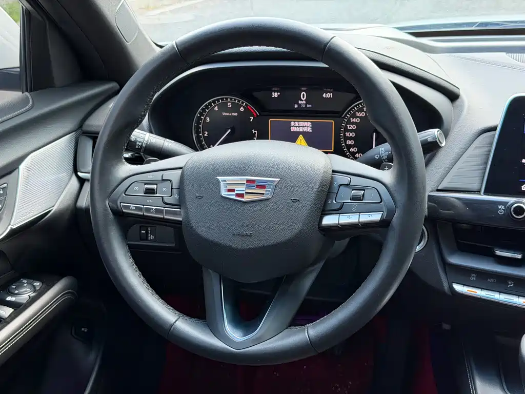 Cadillac CT4 2023 — фото 15