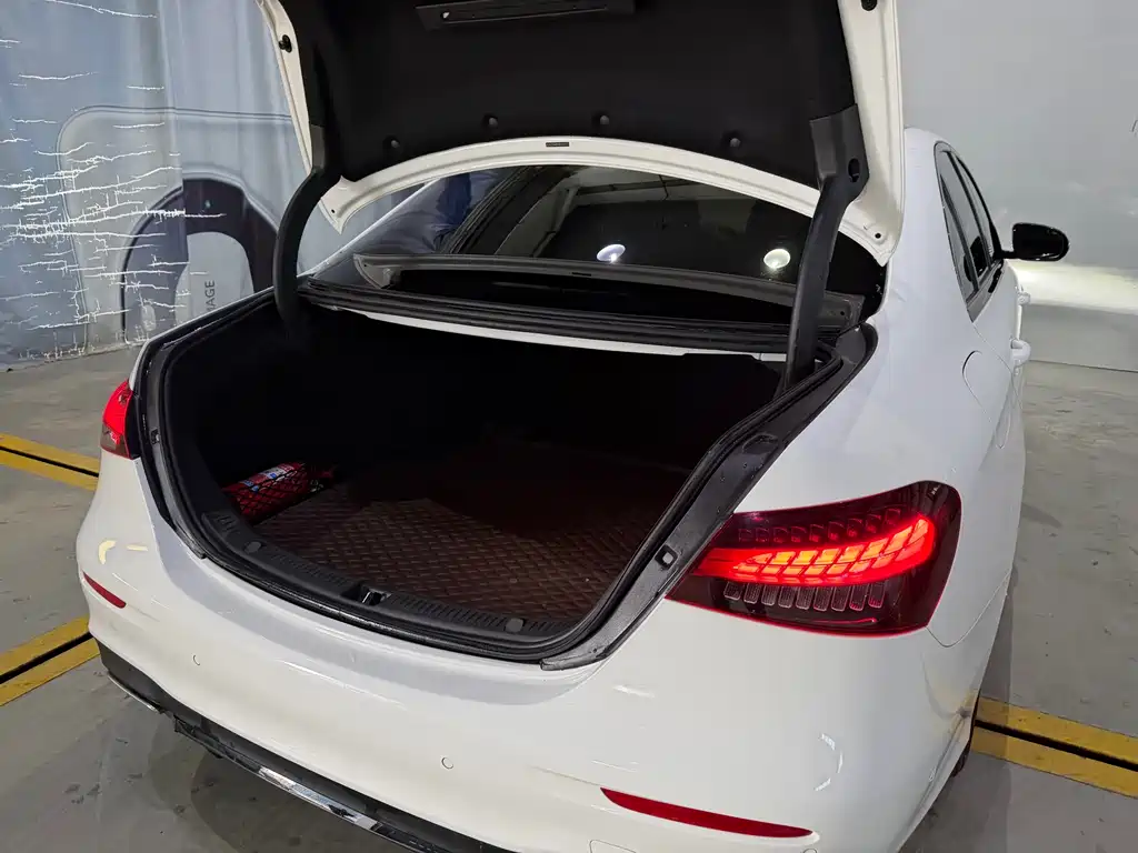 Mercedes-Benz E-Class 2022 — фото 15