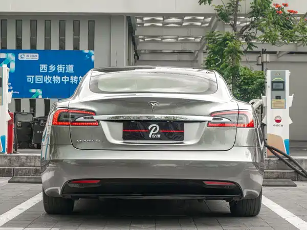 Tesla Model S 2016