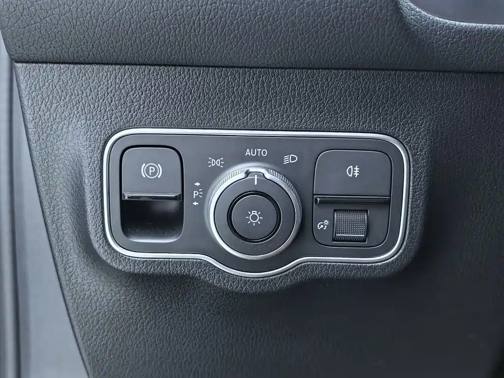 Mercedes-Benz GLB 2025 — фото 14