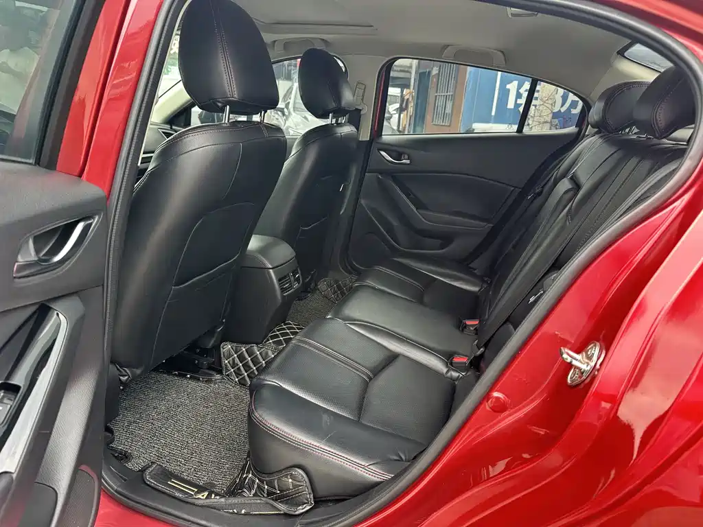 Mazda 3 Axela 2019 — фото 10