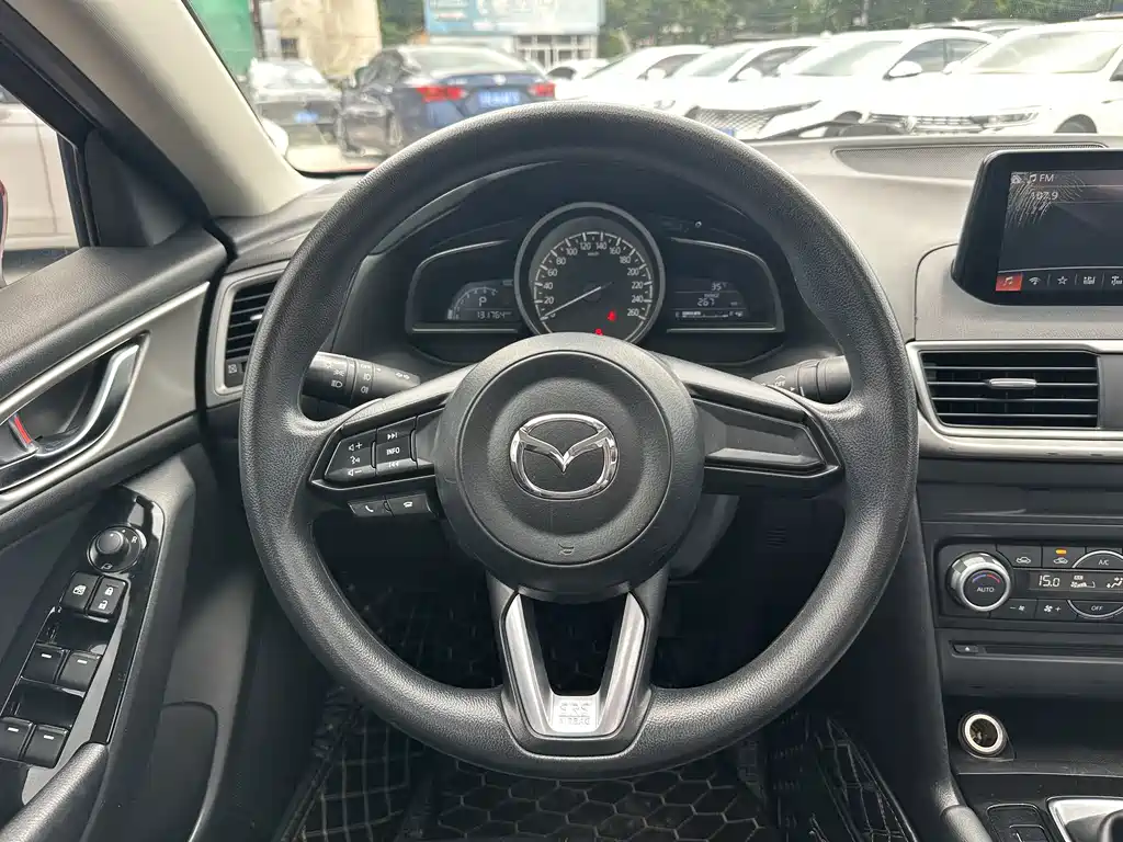 Mazda 3 Axela 2019 — фото 21