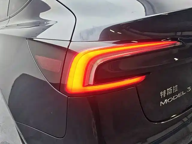 Tesla Model 3 2025 — фото 12