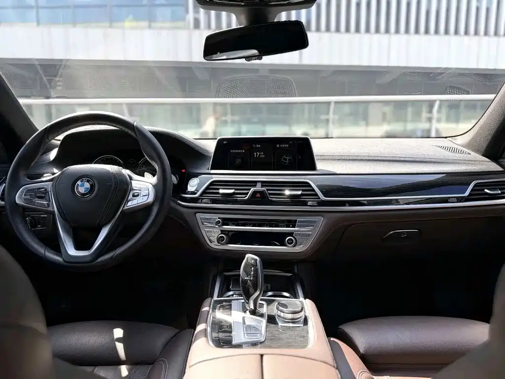BMW 7 Series 2017 — фото 6