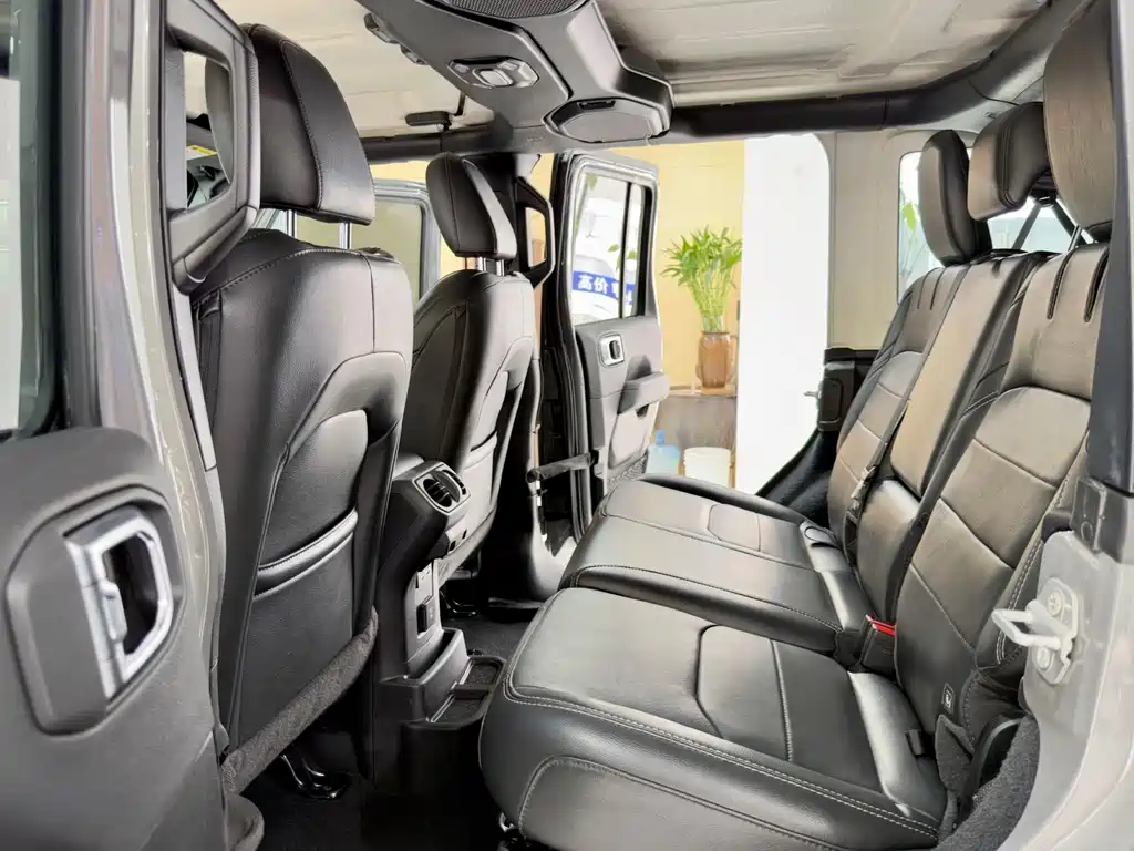 Jeep Wrangler New Energy 2022 — фото 11