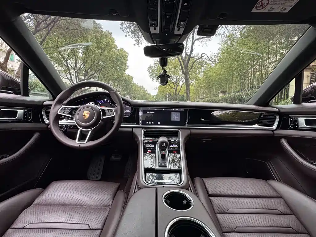 Porsche Panamera 2018 — фото 13