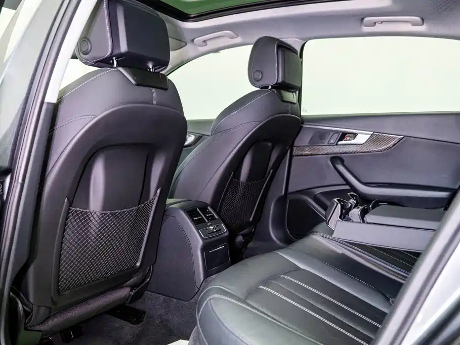 Audi A4L 2021 — фото 13